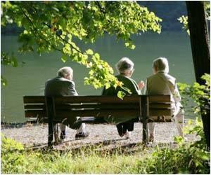 Cognitive function and oral perception in independently-living octogenarians